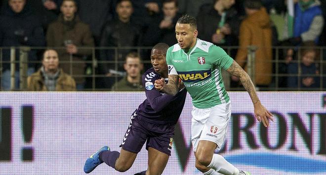 现出强硬的 现出强硬的