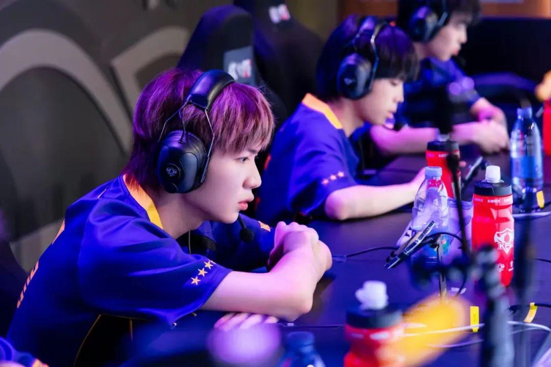 像按下开关 像按下开关